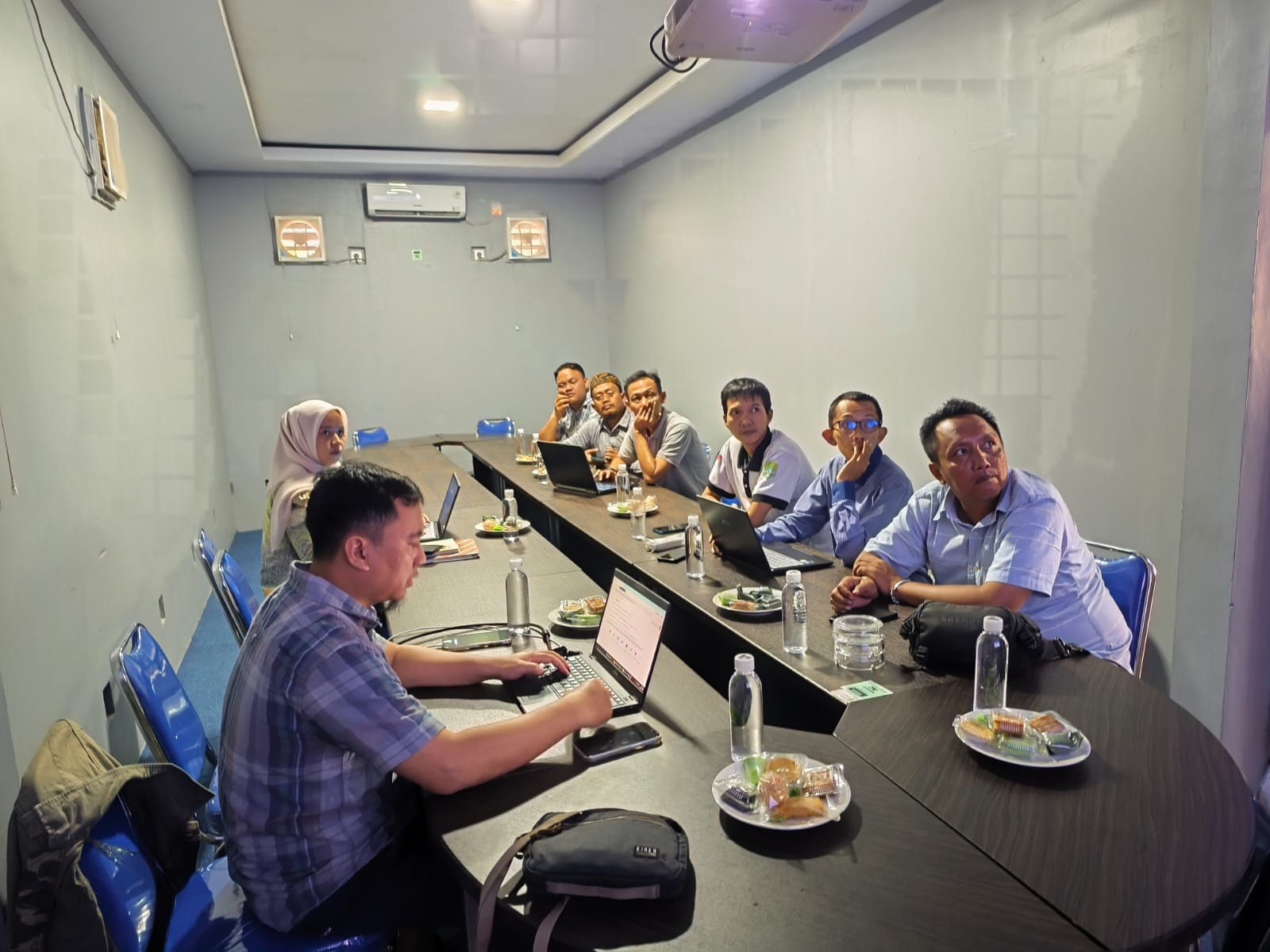 Menuju Desa Digital: Pelatihan Aplikasi EasyDes di Desa Rajagaluh Lor Majalengka